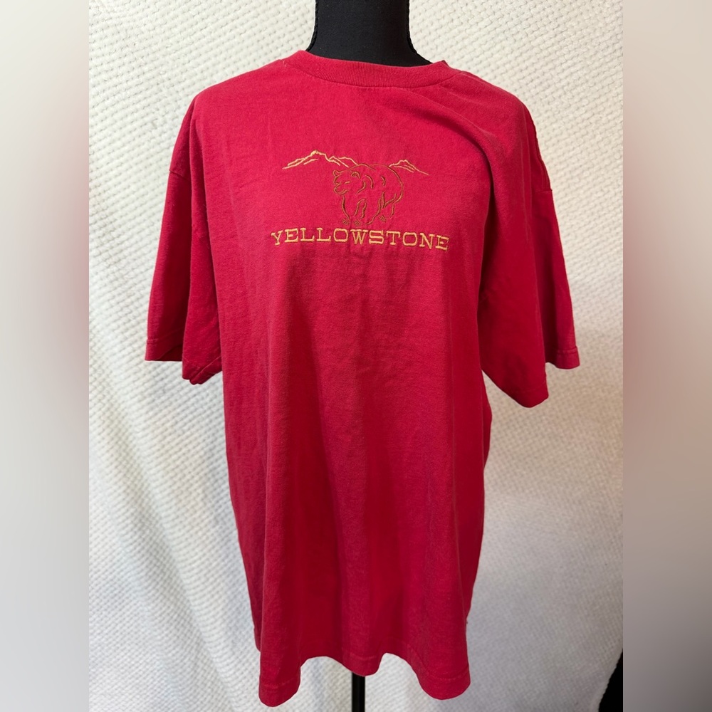 2/$10 Vintage 90s Yellowstone Red T-Shirt